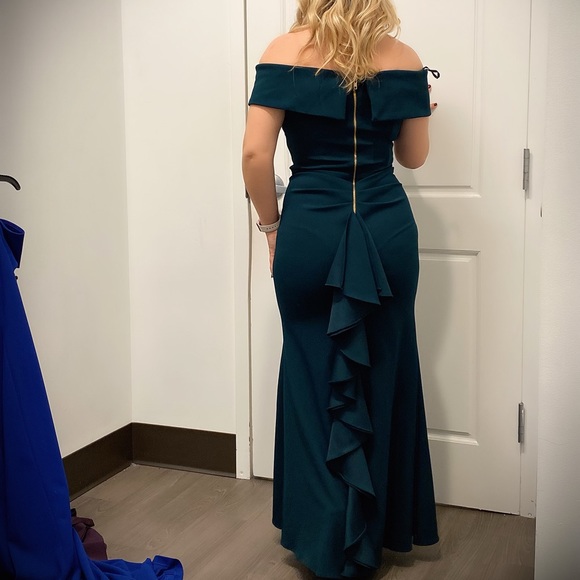 Green Ruffled-Back Off-The-Shoulder Gown - Picture 7 of 8